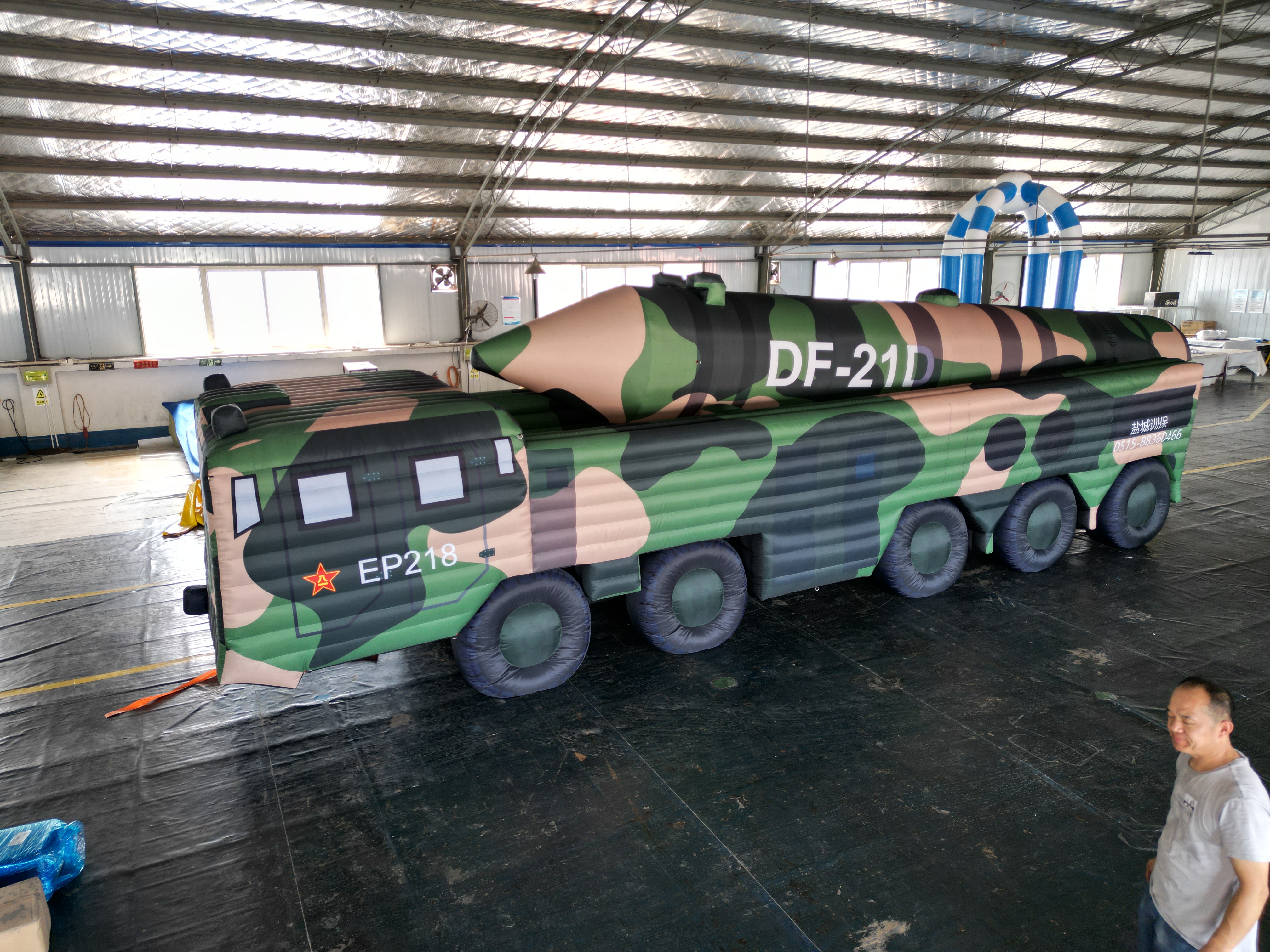 马龙哈尔滨充气导弹车：军事科技的巅峰之作